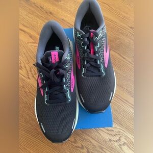 New Women’s Brooks Ghost14 Carbon Neutral, size 7